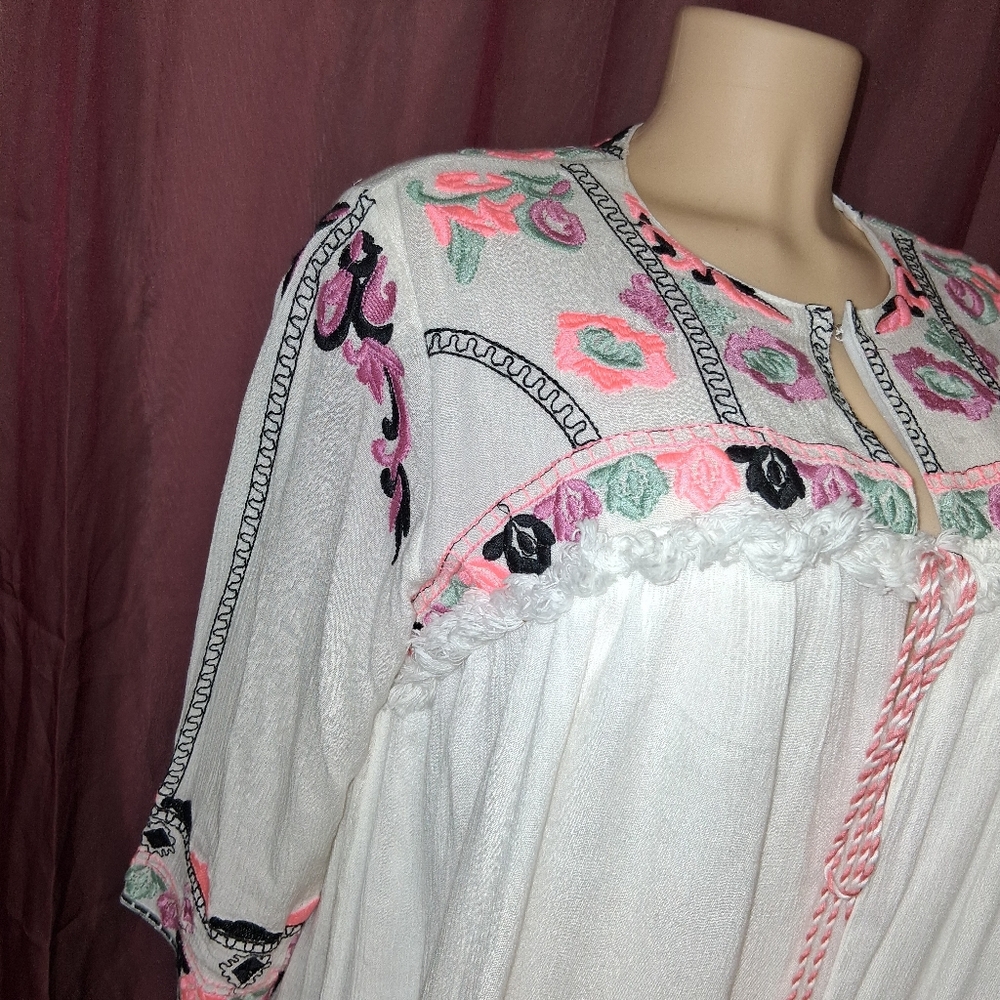 NYLON APPAREL women Size M Chic Embroidered Women's Blouse with Pink Accents - Picture 13 of 16